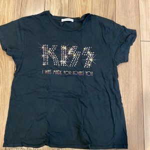 Kiss tee